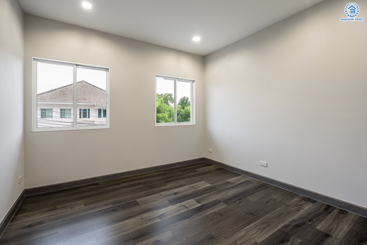 บ้านมือสองตกแต่งใหม่ ม.บางกอกบูเลอวาร์ด ราชพฤกษ์-พระราม5 เนื้อที่ 69 ตร.ว. บนสังคมคุณภาพ SC Asset* ฟังก์ชันพร้อม 3 ห้องนอน 4 ห้องน้ำ 1 ห้องแม่บ้าน จอดรถได้ 2 คัน บนทำเลติดถนนราชพฤกษ์ ใกล้วงเวียนพระรามห้า, ทางด่วนศรีรัช และเพียง 10 ถึงรถไฟฟ้า "สถานีบางรักใหญ่"